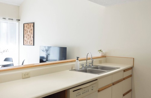 Gulfport Condo | 3-Bed Coastal Comfort in Biloxi