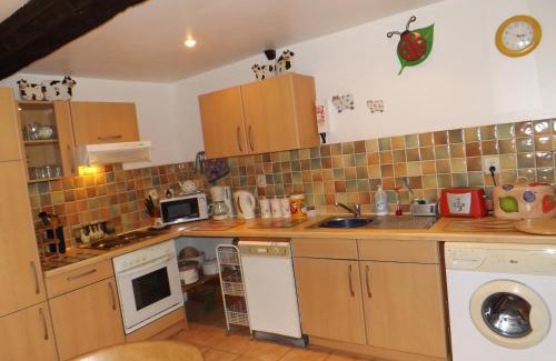 Saint-Simeon House | 3 Bed Cottage - Sleeps 5 - Parking - Wifi