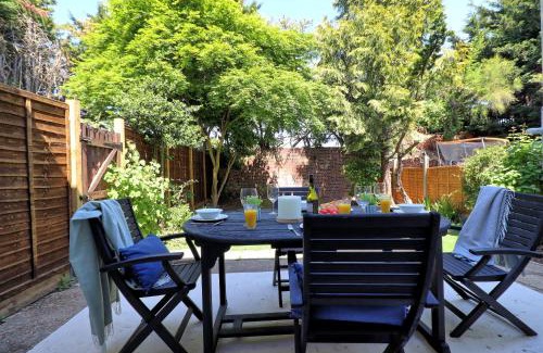 Buckhurst Hill House | 3 Bed family Home with Garden Free parking Perfect for contractors