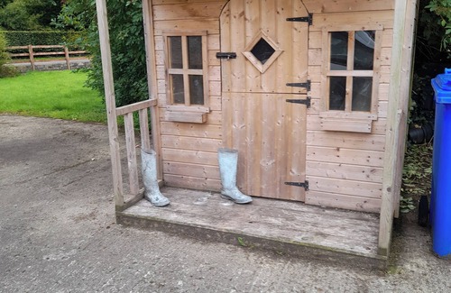 Strabane House | 3 Bed Farmhouse - Sleeps 6 - Wifi - Parking