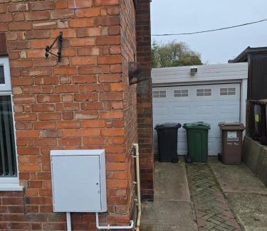 Leicester House | 3 Bed House - Sleeps 5 - Pets - Garden - Parking