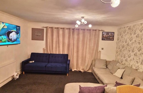 Maidstone House | 3 Bed House - Sleeps 6 - Parking - Wifi