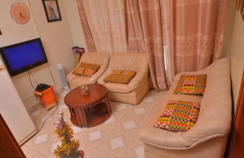 Kampala House | 3 Bed House - Sleeps 8 Wifi Parking Pets