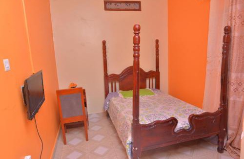 Kampala House | 3 Bed House - Sleeps 8 Wifi Parking Pets