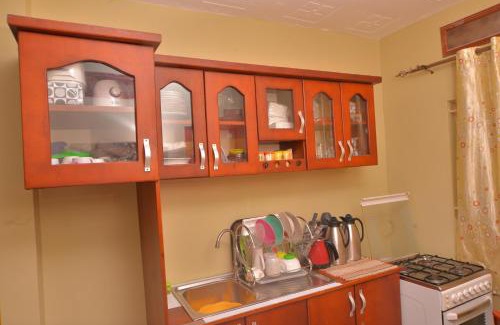 Kampala House | 3 Bed House - Sleeps 8 Wifi Parking Pets