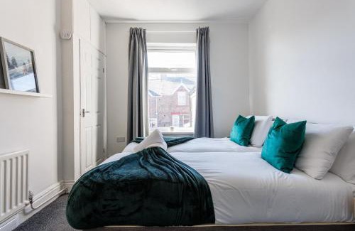 Durham House | 3 Bed House - Sleeps 5 - Parking - Wifi