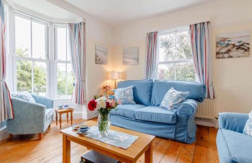 Charmouth House | 3 Bed in Charmouth DC091