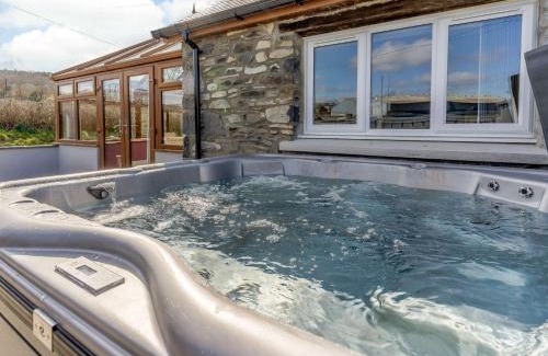 Lampeter House | 3 Bed in Lampeter 86506