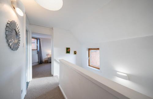 Chelsea Riverside Apartment | 3 Bed Luxury Property in Chelsea, 2 King Size Bed, 1 Double Bed, ideal for families