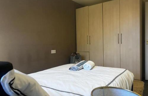 Oldbury House | 3 Bed - Sleeps 5 - Pets - Private Parking