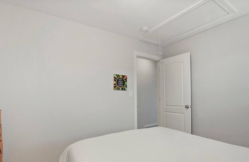 Lake Bluff Apartment | 3 Bedroom 1 Bath Near Great Lakes Naval