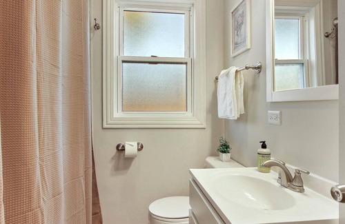 Lake Bluff Apartment | 3 Bedroom 1 Bath Near Great Lakes Naval