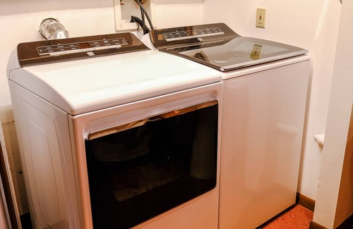 West Omaha House | 3 Bedroom ,2.5 Bath ,940Mbps,Fenced Yard, EV Charger