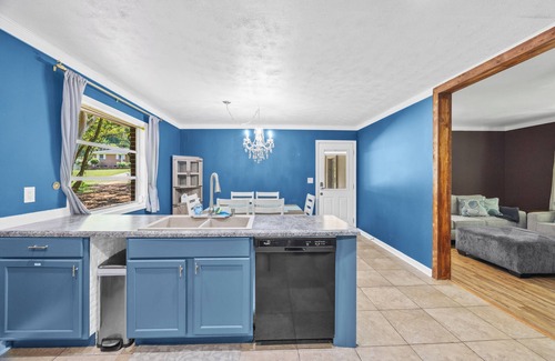 Seneca House | 3-bedroom 2 bath home located minutes from Keowee Mariana, shopping and Clemson