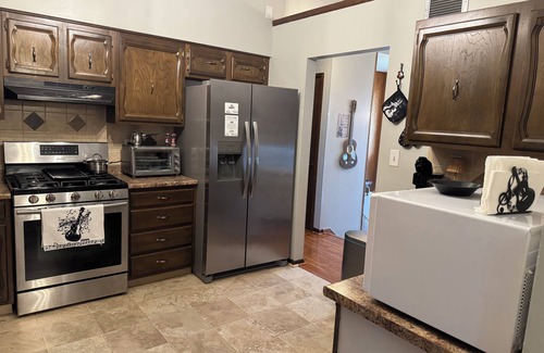 Newark House | 3-bedroom 2 bath House Featuring a Music Theme Decor