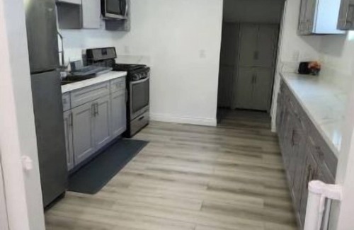 Central San Pedro House | 3 BEDROOM, 2 BATHROOM GATED HOME WITH 3 PARKING SPOTS