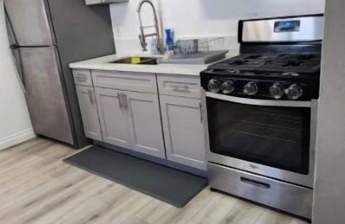 Central San Pedro House | 3 BEDROOM, 2 BATHROOM GATED HOME WITH 3 PARKING SPOTS