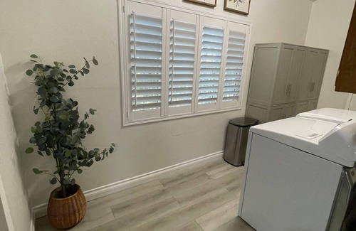 Central San Pedro House | 3 BEDROOM, 2 BATHROOM GATED HOME WITH 3 PARKING SPOTS