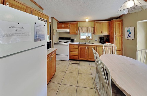 Put-in-Bay Cabin | 3 Bedroom 2 Bathroom Vacation Rental Home in the Island Club -Sleeps 8 - IC83