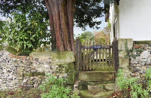 East Woodyates Cottage | 3 bedroom accommodation in Farnham, near Blandford Forum