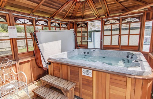 New Forest District Cottage | 3 bedroom accommodation in Bransgore, near Christchurch