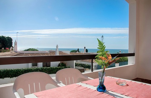 Olhos D'Agua Apartment | 3 Bedroom Apartment in Olhos de Agua, Sea View, 5 Minutes Walk from Maria Luísa