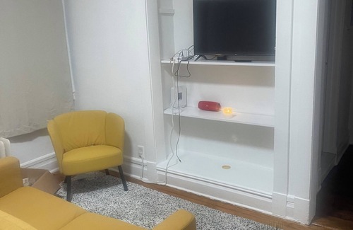 South Side Apartment | 3-bedroom apartment in awesome Mount Vernon with AC, WiFi