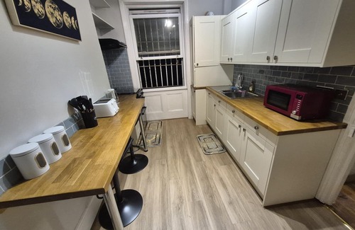 Greenwich West Apartment | 3-bedroom apartment in amazing London with WiFi