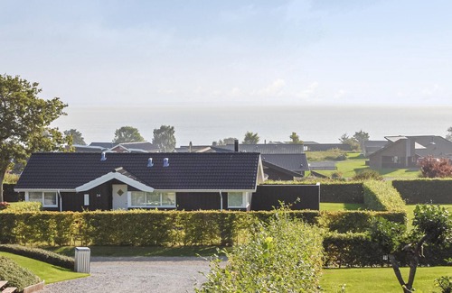 Grønninghoved Strand House | 3 bedroom awesome home in Sjølund