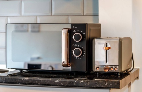 Bolton House | 3 bedroom bungalow in Tonge Fold for Contractors and Relocation