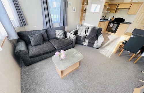 Shanklin House | 3 Bedroom Caravan, Shanklin, Sleeps 6, Dog Friendly