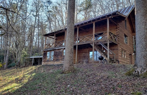 Black Mountain Ski Chalet | 3-bedroom chalet in cool Black Mountain with WiFi, AC. Close to Asheville