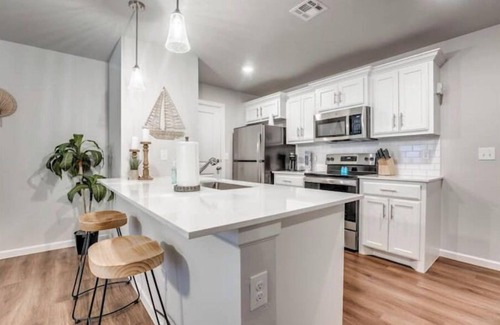 Midwest City House | 3 bedroom duplex close to Tinker
