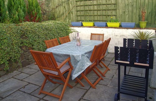 Narberth House | 3 bedroom family friendly and pet friendly cottage in Narberth, Pembrokeshire