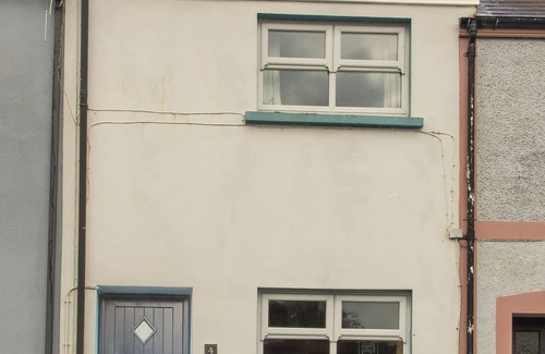 Narberth House | 3 bedroom family friendly and pet friendly cottage in Narberth, Pembrokeshire