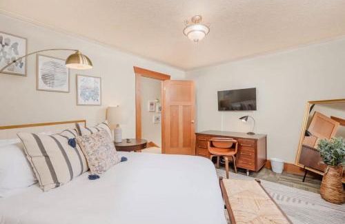 Oshkosh House | 3 Bedroom Family Home - University of Oshkosh