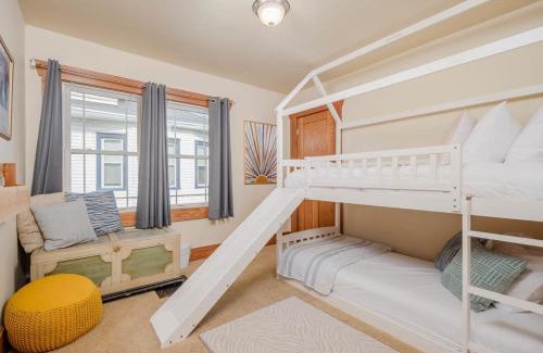 Oshkosh House | 3 Bedroom Family Home - University of Oshkosh