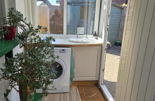 Worthing House | 3-Bedroom Home Pet Friendly