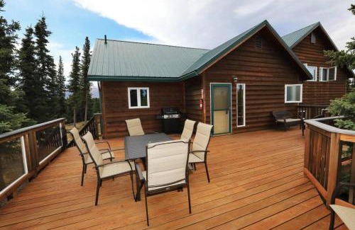 Healy House | 3 Bedroom Home with Amazing Views 11 mi from Denali