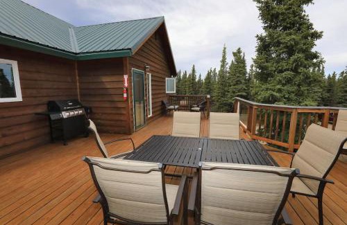 Healy House | 3 Bedroom Home with Amazing Views 11 mi from Denali