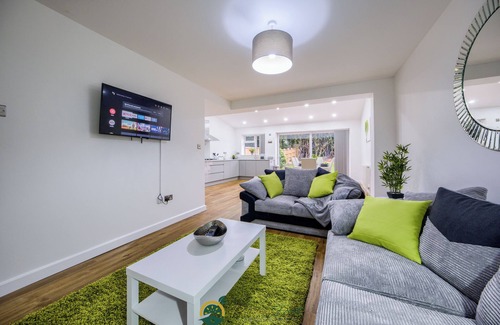 Coventry House | 3 BedRoom House| Coventry| Wi-fi Netflix| Parking