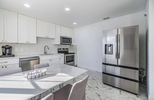 Coquina Key House | 3-bedroom house in lovely St. Petersburg w/Lake Access and FREE KAYAKS