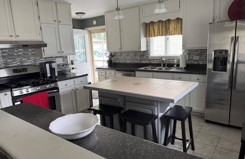 Mundelein House | 3-bedroom House in Cozy Mundelein with Private Patio and Grill