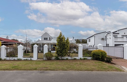 Raithby House | 3-bedroom house in lovely Raithby with AC, WiFi, fitness room