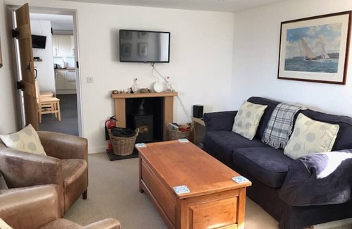 Coldbackie House | 3 Bedroom House - stunning island views and beach