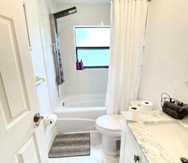 Somerset Lakes House | 3 Bedroom House with pool, 10 min from the beach