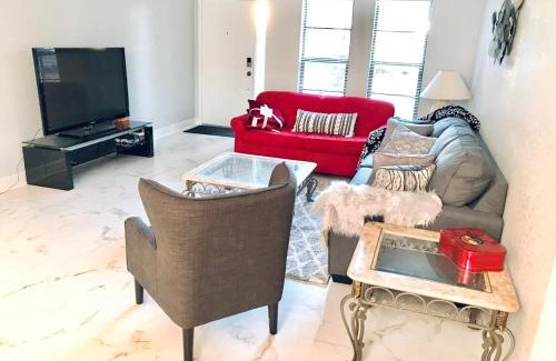 Somerset Lakes House | 3 Bedroom House with pool, 10 min from the beach