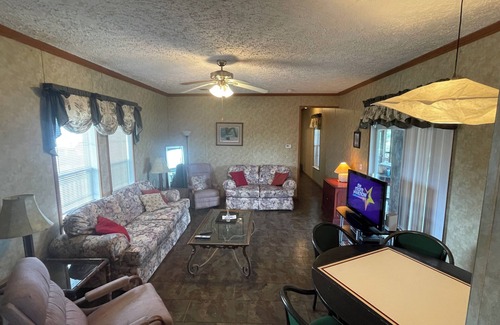 Pointe A La Hache House | 3-bedroom mobile home in delightful Delacroix with AC, WiFi