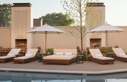 East Bank House | 3 Bedroom Premium Patio - Cozy Unit Groups