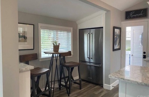 South Laguna Apartment | 3 Bedroom Single family L-459413 by Houzlet